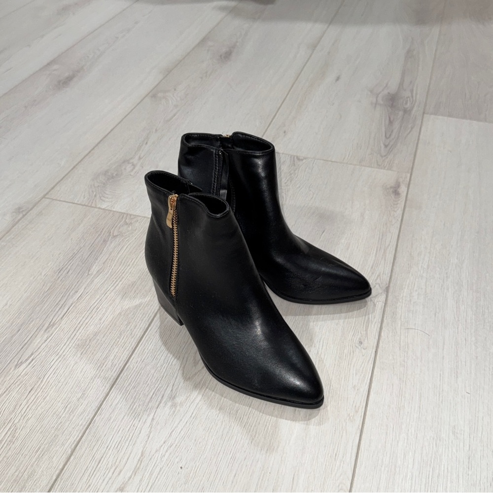 LULUS. New. Never worn. Black pleather Ankle Boots with Gold Zipper